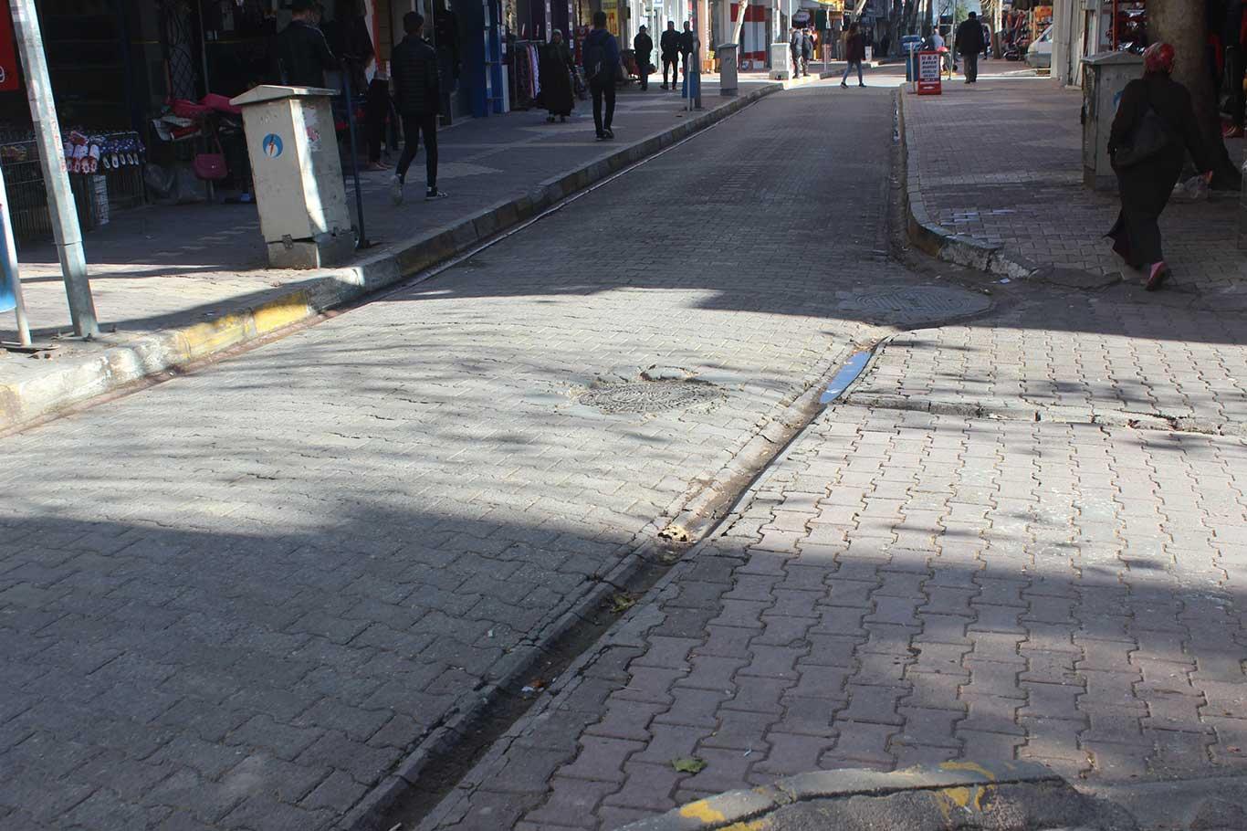 "Mahalle sakinleri yetkililerden hizmet bekliyor"